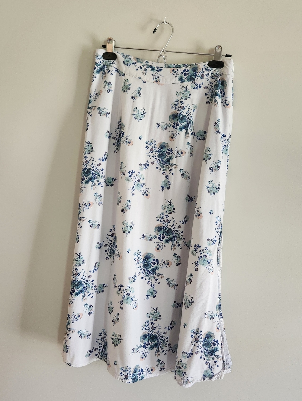 A.n.a. White Floral Skirt